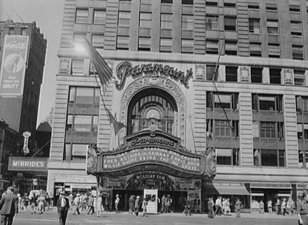 Vertical integration made brick and mortar: the Paramount Theater in Times Square, NY. / Photo courtesy of the Library of Congress.